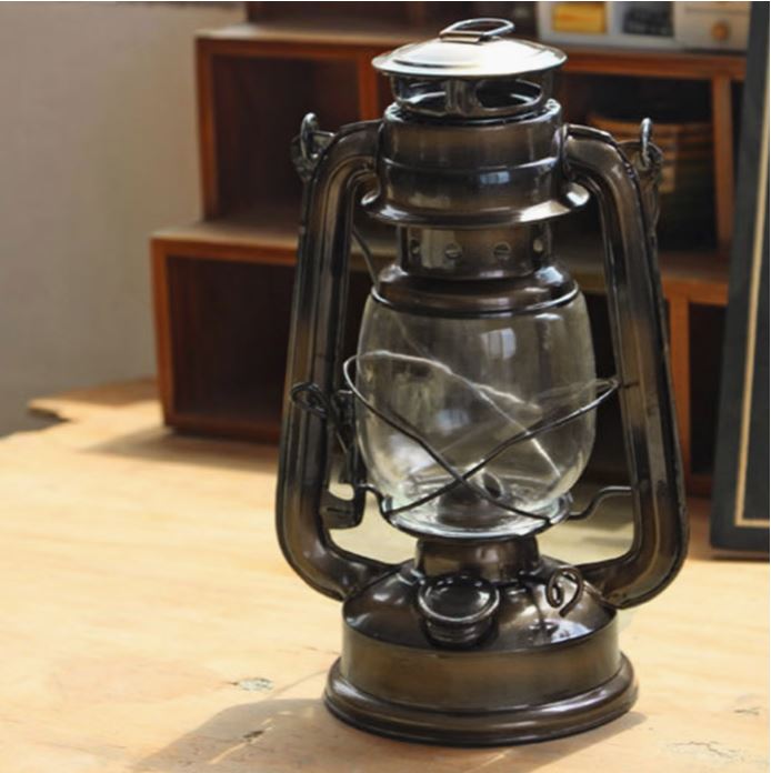 Vintage Iron Kerosene Lantern – Outdoor Camping & Home Decor Light