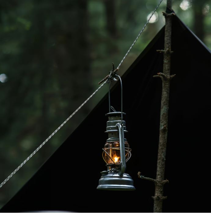 Vintage Hurricane Kerosene Lantern – Metal Outdoor Camping & Emergency Light