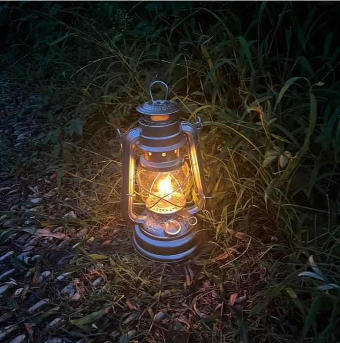 Vintage Hurricane Kerosene Lantern – Metal Outdoor Camping & Emergency Light